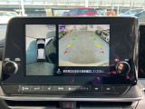 『アラウンドビューモニター』はスムーズな駐車と安全確認をサポートします。