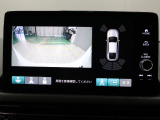 【バックカメラ】シフトを「R」の位置に入れると、自動的に画面がカメラ映像に切り替わり後方の視界をサポートする必須装備です!