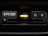 装備されているビルトインタイプのホンダ純正ETC2.0車載器です。セットアップしてからご納車致します。ETCカードを差し込めば高速道路の出入り口ゲートを楽々通過出来ます。