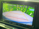 【バックカメラ】駐車時に後方がリアルタイム映像で確認できます。大型商業施設や立体駐車場での駐車時や、夜間のバック時に大活躍!運転スキルに関わらず、今や必須となった装備のひとつです!