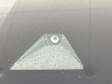 【トヨタセーフティセンス】走行中に前方の車両等を認識し、衝突しそうな時は警報とブレーキで衝突回避と被害軽減をアシスト。より安全にドライブをお楽しみいただけます。