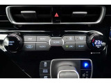 ★エアコンはオートタイプが装着済みです!オートモードにしておけば、車内温度を設定するだけで風の料や吹き出し口の切り替えを機械が行ってくれます!一年中快適な環境を作れますよ♪