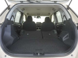 2列目シートを倒すことで、大変広いラゲッジスペースとなります。大きな荷物を積んだりと様々な用途にご利用いただけます。