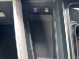 同乗者の快適さに直結する助手席。シート状態や足元、内張りの使用感までチェックできます。