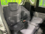 後部座席も気になるようなキズ・汚れやへたり等、大きなダメージはなく、良好な状態です。