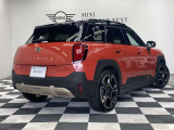 MINIを熟知したメカニックによる100項目の点検・整備を行います。不具合箇所、交換時期に達している部品に関しましては、全て当社負担で交換してからのご納車となります。