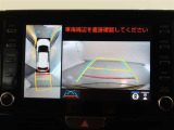 パノラミックビューモニター付きです。車両を上から見たような映像をモニター画面に表示。運転席からの目視では見にくい、車両周辺の状況をリアルタイムでしっかり確認できます。