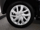 ホイールは車のデザインにマッチした専用タイプです。
