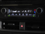 車内を快適に、オートエアコンを装備しています。