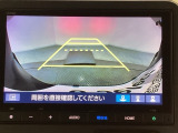バックでの車庫入れも安心です! リアカメラが付いているバックモニター付のナビを装備しております。操作線もついており距離感も画面から確認できます。