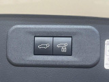 【パワーバックドア】スマートキーや運転席のボタンを押すだけでリアゲートが自動で開閉します!荷物を持っている時や、高い位置にあるバックドアを閉める際に便利な機能です♪