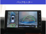 【パノラマモニター】に搭載した4つのカメラにより、車を真上から見ているような映像を表示。運転席から確認しにくい車両周囲の状況を把握できます。