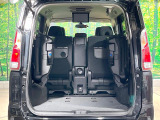 後席を格納すると、これだけの広さが!シーンに合わせたシートアレンジで、大きな荷物も積むことが出来ます♪