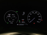 スピードメーターはこちら!すっきりとしたデザインで、昼間でも夜間でも見やすい設計になっています。