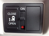 運転席からもスライドドアをボタン操作でスピーディーに開閉できます!またスマートキーでも操作できるので便利です。