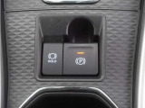 電子制御パーキングブレーキ搭載で指一本で簡単に操作することができます。さらに停車中に、ブレーキペダルを踏み続けなくても、自動的にブレーキを保持する機能である、ブレーキホールド付きです。