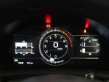 とっても見やすいメーターです。夜間時はラグジュアリーな気分にさせてくれる照明が魅力ですので、夜のドライブも楽しみになりますよ♪