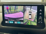 【マルチビューカメラシステム】専用のカメラにより、上から見下ろしたような視点で360度クルマの周囲を確認することができます☆死角部分も確認しやすく、狭い場所での切り返しや駐車もスムーズに行えます。