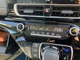 オートエアコンなので、お好みの温度に設定するだけで車内を快適空間にしてくれます。