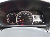 とっても見やすいメーターです。夜間時はラグジュアリーな気分にさせてくれる照明が魅力ですので、夜のドライブも楽しみになりますよ♪