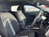 ホールド性が高いシートはロングドライブでも疲れを軽減、長時間乗車も快適に過ごす事ができます。