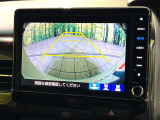 【バックカメラ】駐車時に後方がリアルタイム映像で確認できます。大型商業施設や立体駐車場での駐車時や、夜間のバック時に大活躍!運転スキルに関わらず、今や必須となった装備のひとつです!