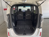 後部座席をたたむとこんなに広いスペースが!