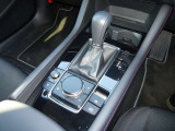 マツダこだわりの6速ATミッション!電動パーキングブレーキ・オートホールド機能搭載しております!