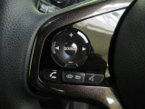 ■ステアリングリモコン付き。ハンドルから手を離さずにオーディオ操作ができるので、運転中も視線を外さず安心です。