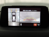 狭い場所での駐車やすれ違いなどでより的確な運転操作に役立つ360&deg;ビューモニターが装備されています。