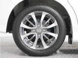 アルミホイール装着車です!これで足元まわりもおしゃれにきまります!