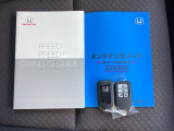 メンテナンスノート【点検整備記録簿・保証書】、取説も揃っています。スマートキーはバッグなどにしまったままボタン操作でエンジンの始動・停止ができて大変便利です。