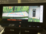 【パノラミックビューモニター】専用のカメラにより、上から見下ろしたような視点で360度クルマの周囲を確認することができます☆死角部分も確認しやすく、狭い場所での切り返しや駐車もスムーズに行えます。