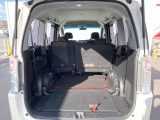 後席を格納すると、これだけの広さが!シーンに合わせたシートアレンジで、大きな荷物も積むことが出来ます♪