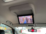 【後席モニター】後席で迫力たっぷりの大画面を楽しめるリヤシートエンターテイメント。