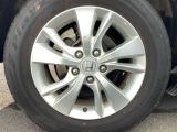 純正アルミホイールです。足元が引き立つので、車全体のイメージがアップしますよ!