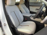 フロントシートは電動シート、シートヒーター、シートベンチレーション装備です。