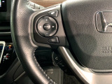ステアリングにオーディオ操作スイッチが付いています。オーディオ画面に直接タッチしなくても操作が出来ますので、運転に集中できます。