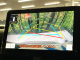 【バックカメラ】駐車時に後方がリアルタイム映像で確認できます。大型商業施設や立体駐車場での駐車時や、夜間のバック時に大活躍!運転スキルに関わらず、今や必須となった装備のひとつです!