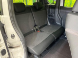後部座席も気になるようなキズ・汚れやへたり等、大きなダメージはなく、良好な状態です。