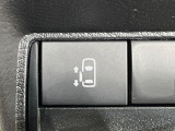 【パワースライドドア】スマートキーや運転席のスイッチでスライドドアの開閉が可能♪電動だから力を入れてドアを開ける必要が無く、小さいお子様でも、重い荷物を持っている時もラクに開け閉めできます♪