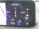 左右独立温度コントロールフルオートエアコンです。運転席、助手席それぞれで独立して温度設定ができます。冷え性の方が乗っても安心ですね♪
