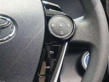 ステアリングスイッチ付き。前方から目を離すことなく操作することが可能です。