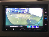 バックモニター付きで、車庫入れやバック時の後方確認をサポート。