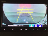 バックでの車庫入れも安心です! リアカメラが付いているバックモニター付のナビを装備しております。操作線もついており距離感も画面から確認できます。