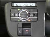 【オートエアコン】車内温度を感知して自動で温度調整をしてくれるのでいつでも快適な車内空間を創り上げます!どの席に座っても快適なドライブが楽しめます♪