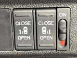 【両側パワースライドドア】スマートキーや運転席のスイッチで後席両側スライドドアの開閉が可能♪電動だから力を入れてドアを開ける必要が無く、小さなお子様でも簡単に開け閉めでき快適です♪