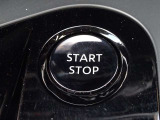 【プッシュスタート】キーが車内にあれば、エンジンの始動・停止はブレーキを踏んでスイッチを押すだけ!キーを取り出す手間を省き、ワンプッシュで操作するので簡単でスムーズ!