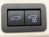 【パワーバックドア】スマートキーや運転席のボタンを押すだけでリアゲートが自動で開閉します!荷物を持っている時や、高い位置にあるバックドアを閉める際に便利な機能です♪
