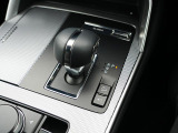 8速への多段化によって、なめらかで応答の良い変速とダイレクトな走行性能を実現。